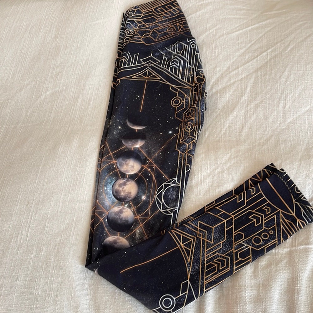 Like New! Niyamsol Gold Moon Barefoot Legging XS